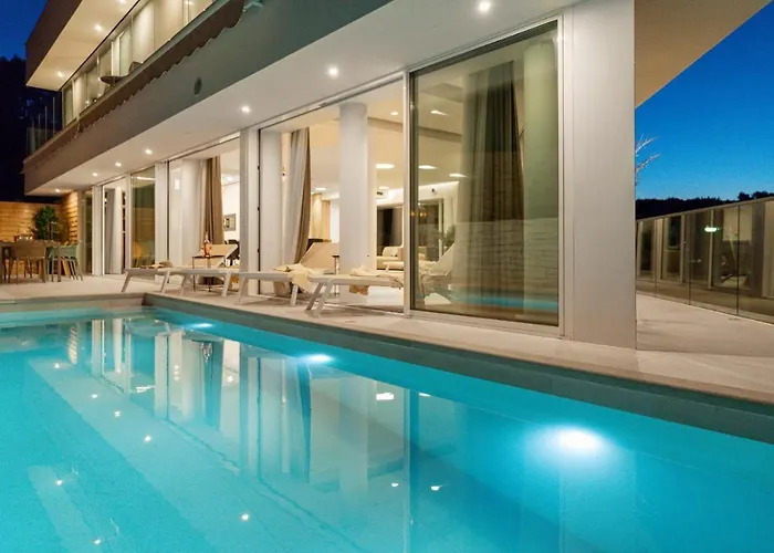 Luxe 2 Pools, Sauna فربوسكا