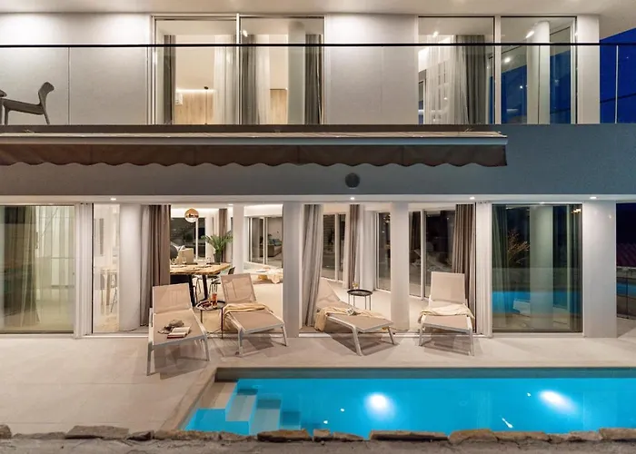 Luxe 2 Pools, Sauna فيلة *