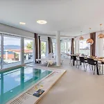 Luxe 2 Pools, Sauna * ヴルボスカ