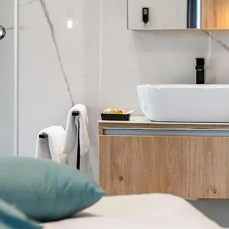 Luxe 2 Pools, Sauna Villa