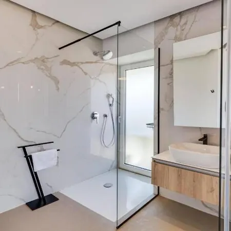 Luxe 2 Pools, Sauna *