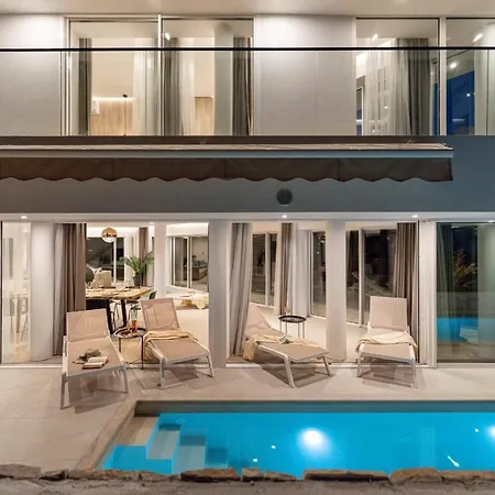 Luxe 2 Pools, Sauna Villa *