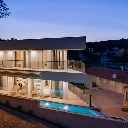 Luxe 2 Pools, Sauna *