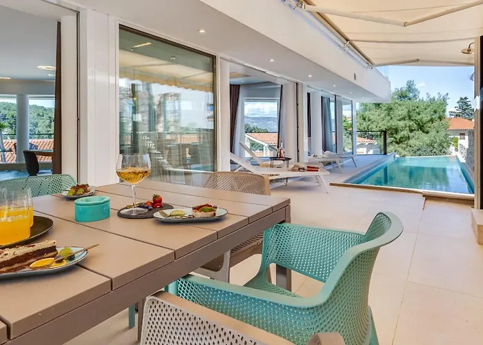 Villa Luxe 2 Pools, Sauna Vrboska