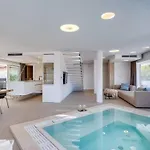 Luxe 2 Pools, Sauna