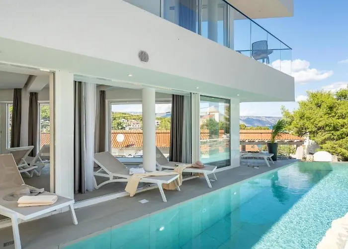 Luxe 2 Pools, Sauna *