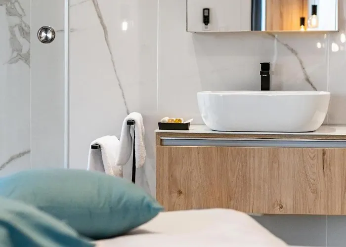 Luxe 2 Pools, Sauna Villa