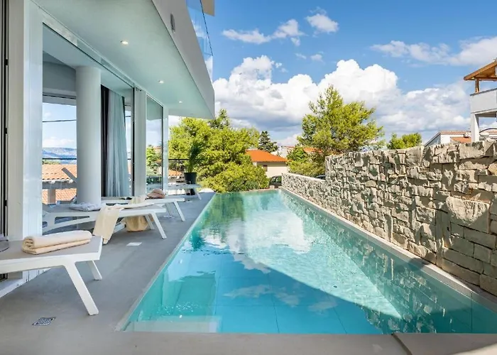 Villa Luxe 2 Pools, Sauna Vrboska