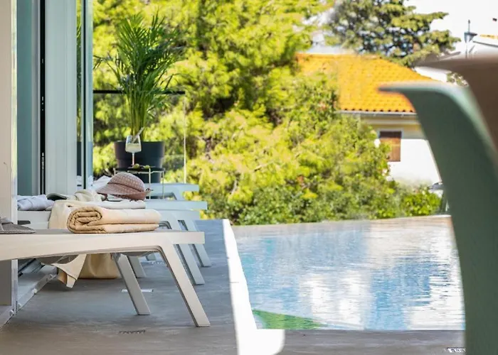 Luxe 2 Pools, Sauna Villa
